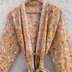Sinepikollane lilleline kimono