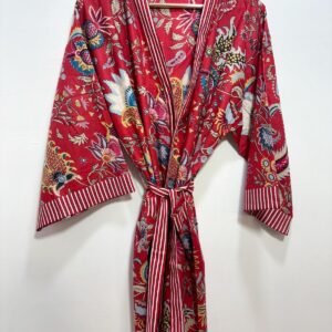Sügavpunane idamaine kimono
