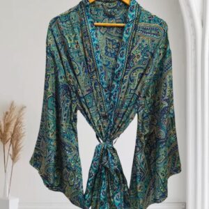 Sinakasroheline troopika kimono